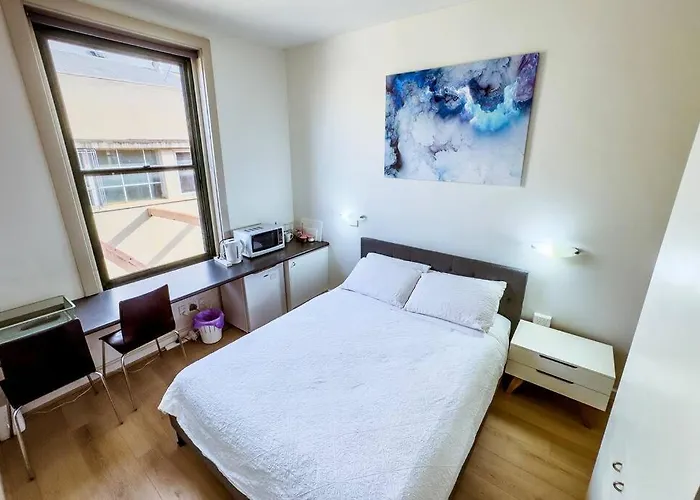 City Studio With Netflix Premium 4K And Memory Foam Bed