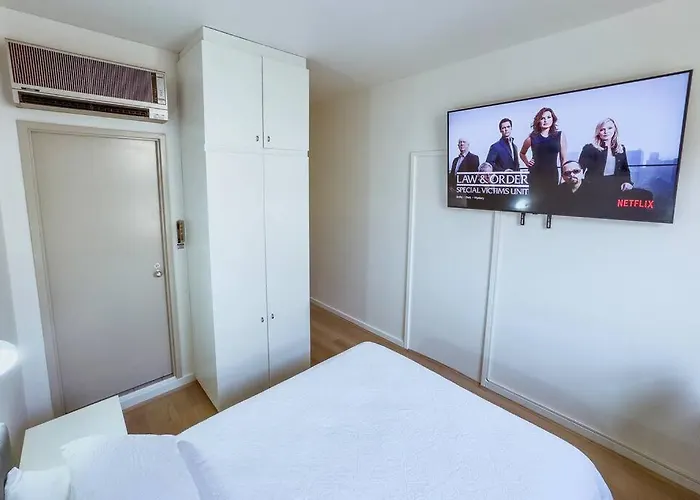 City Studio With Netflix Premium 4K And Memory Foam Bed